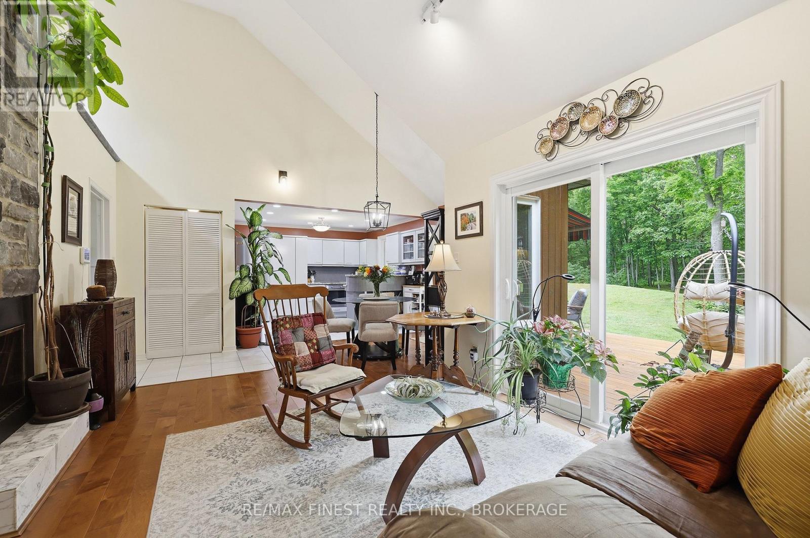 3886 HOLMES ROAD - 32