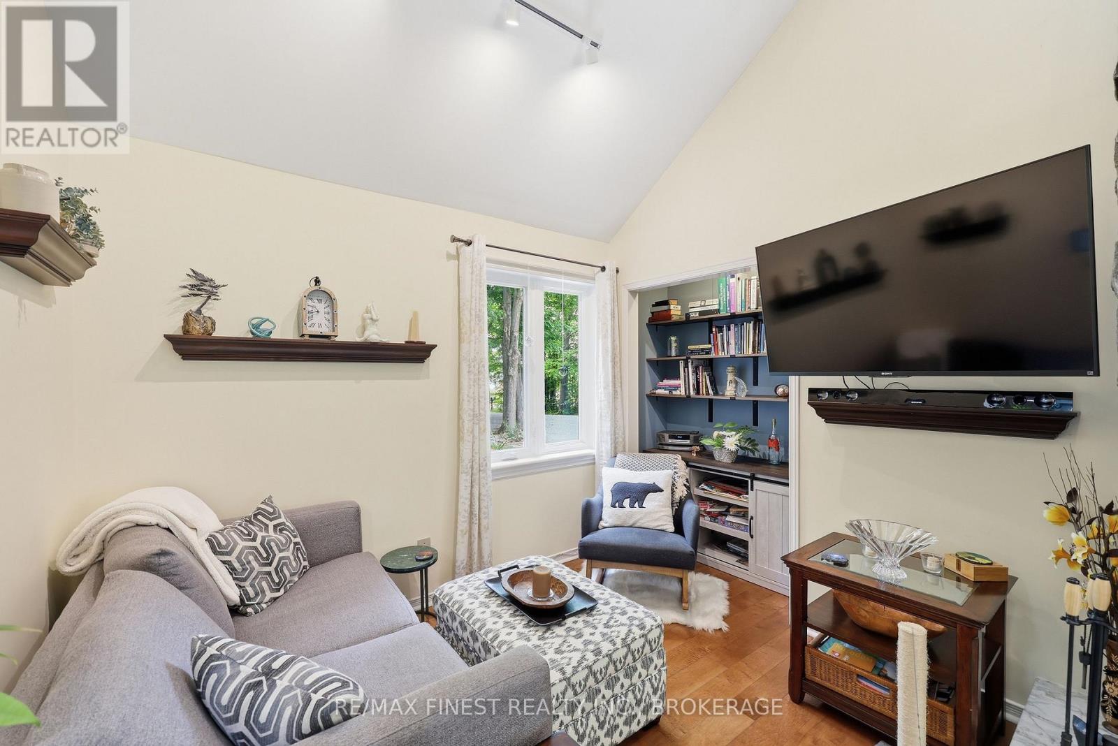 3886 HOLMES ROAD - 34
