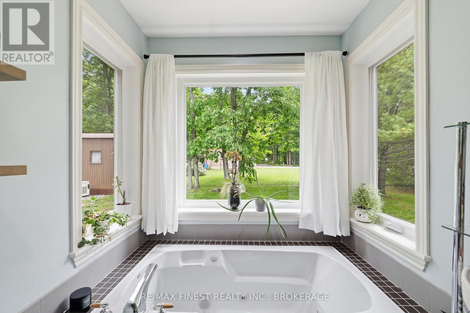 3886 HOLMES ROAD - 37