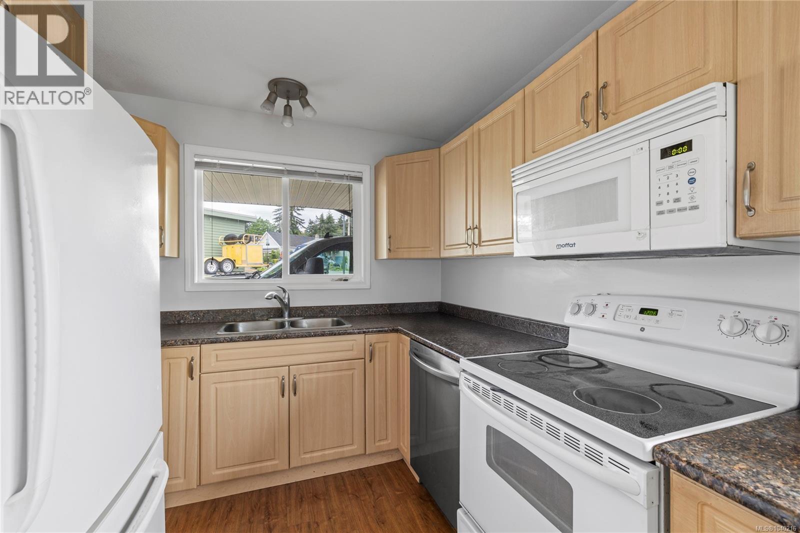 206 Stanford Ave - 4