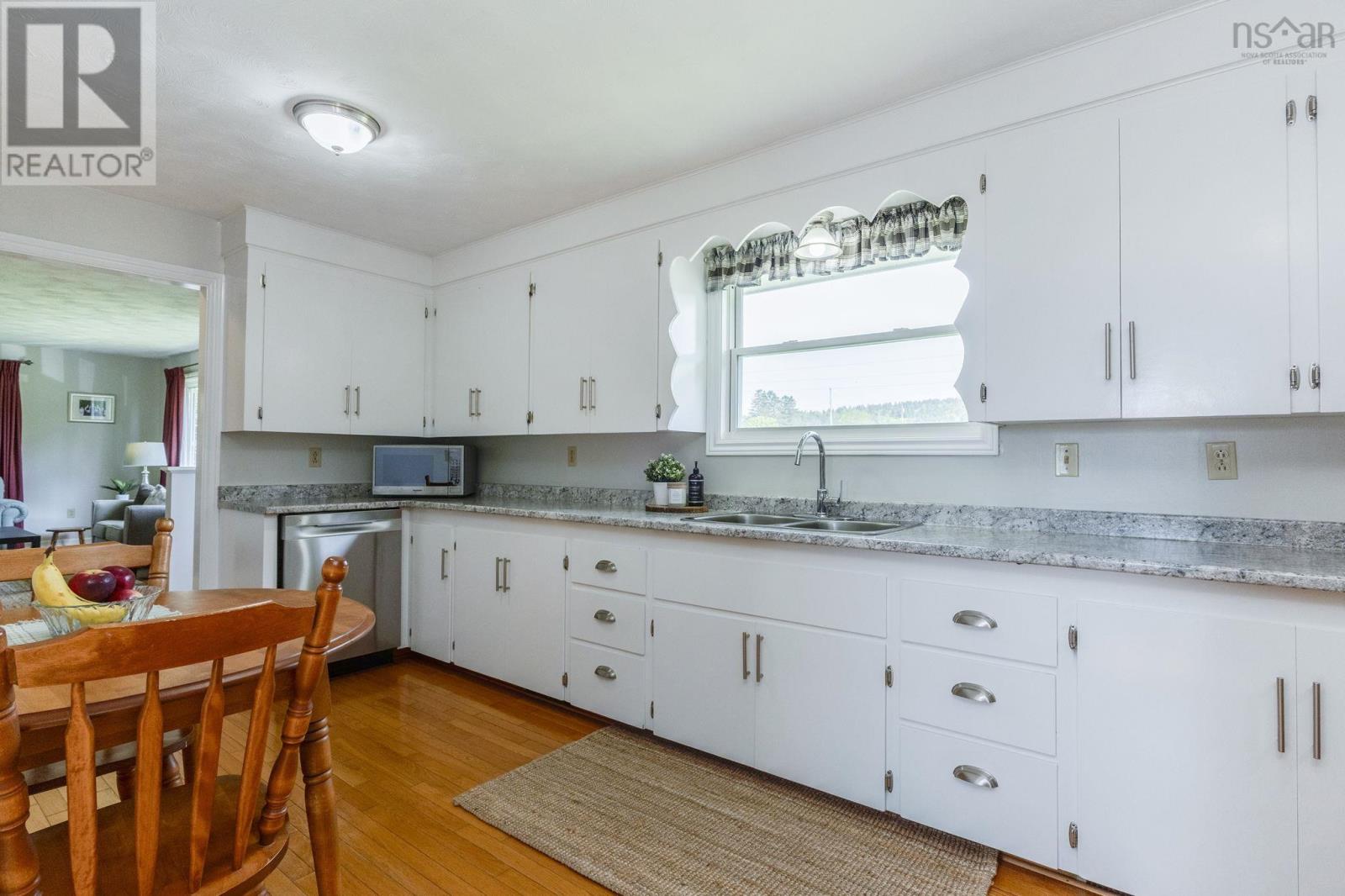 48 Rogers Road - 16