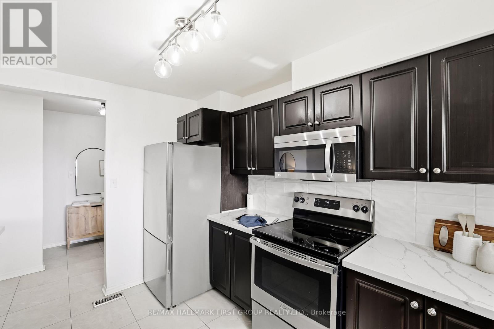 #3 1331 MARY STREET N - 13