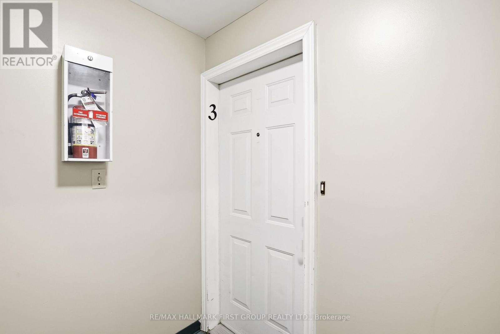 #3 1331 MARY STREET N - 2