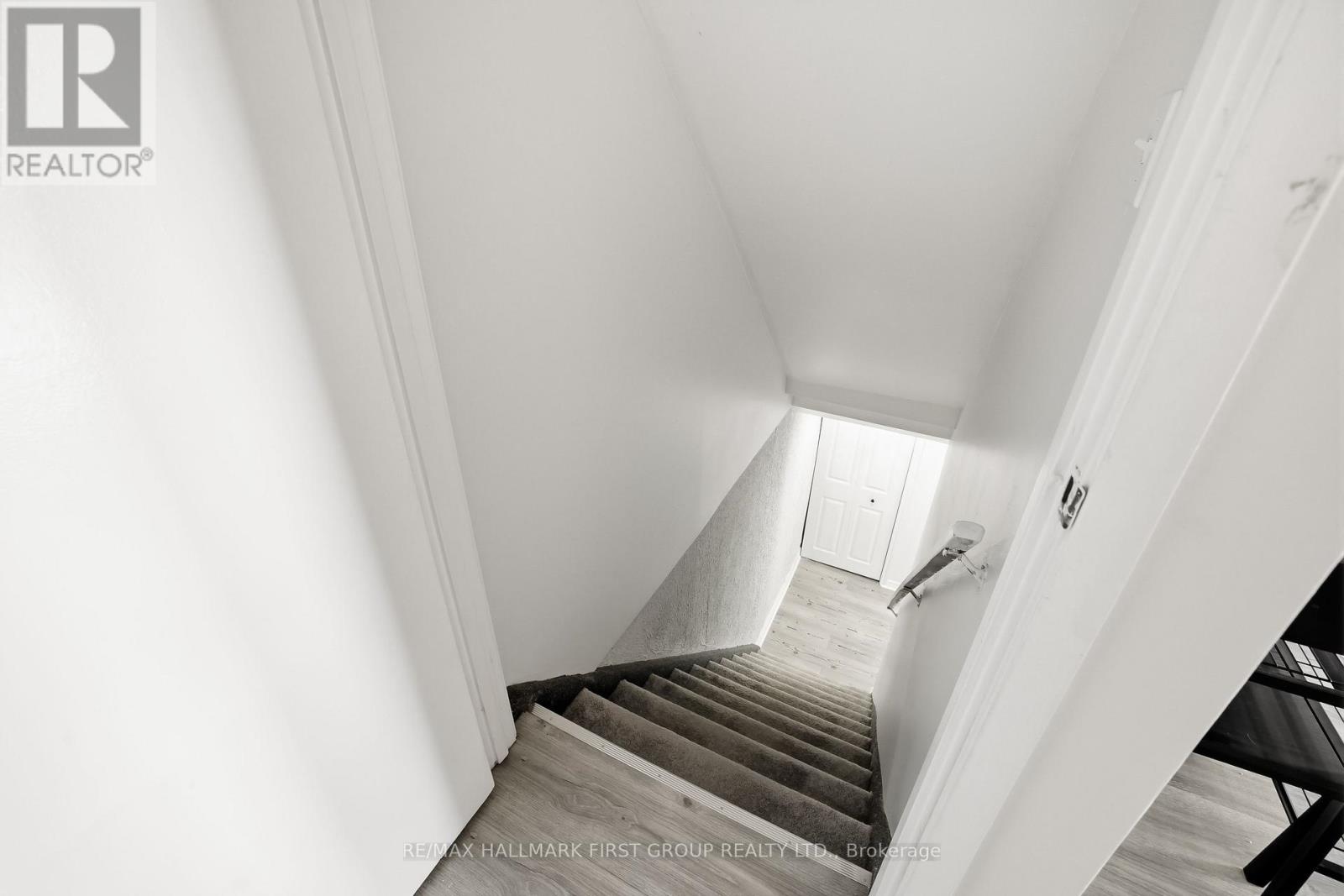 #3 1331 MARY STREET N - 26