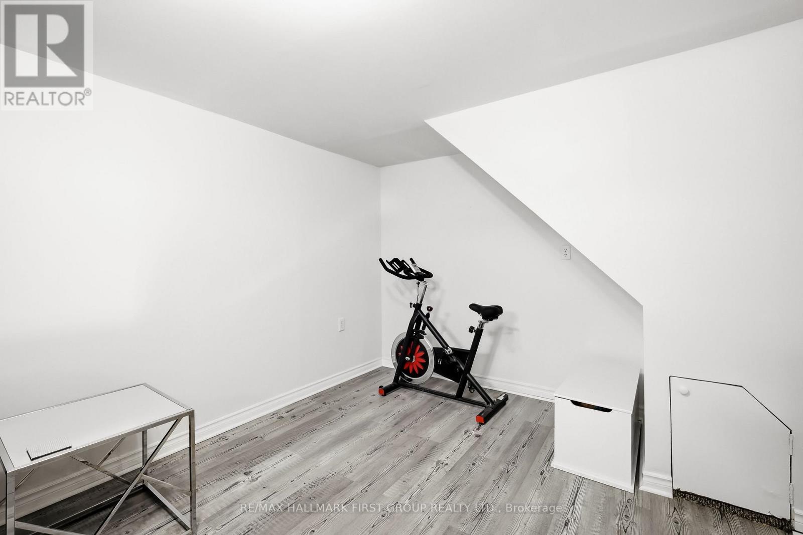 #3 1331 MARY STREET N - 31