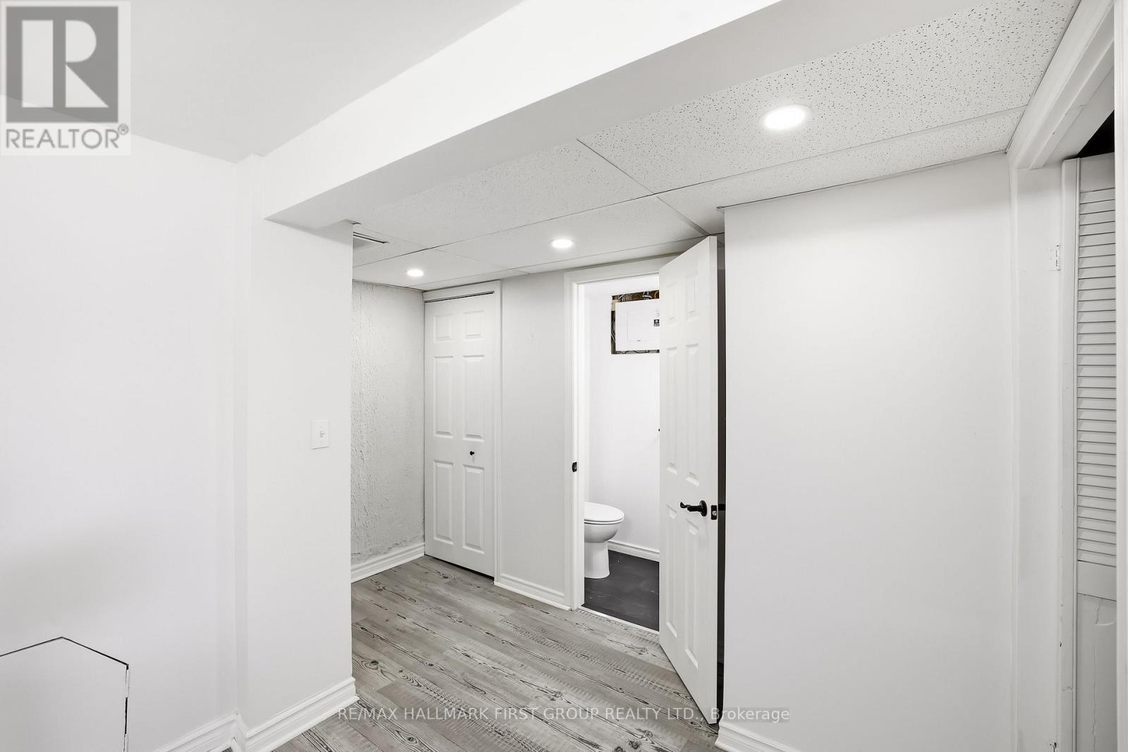#3 1331 MARY STREET N - 32