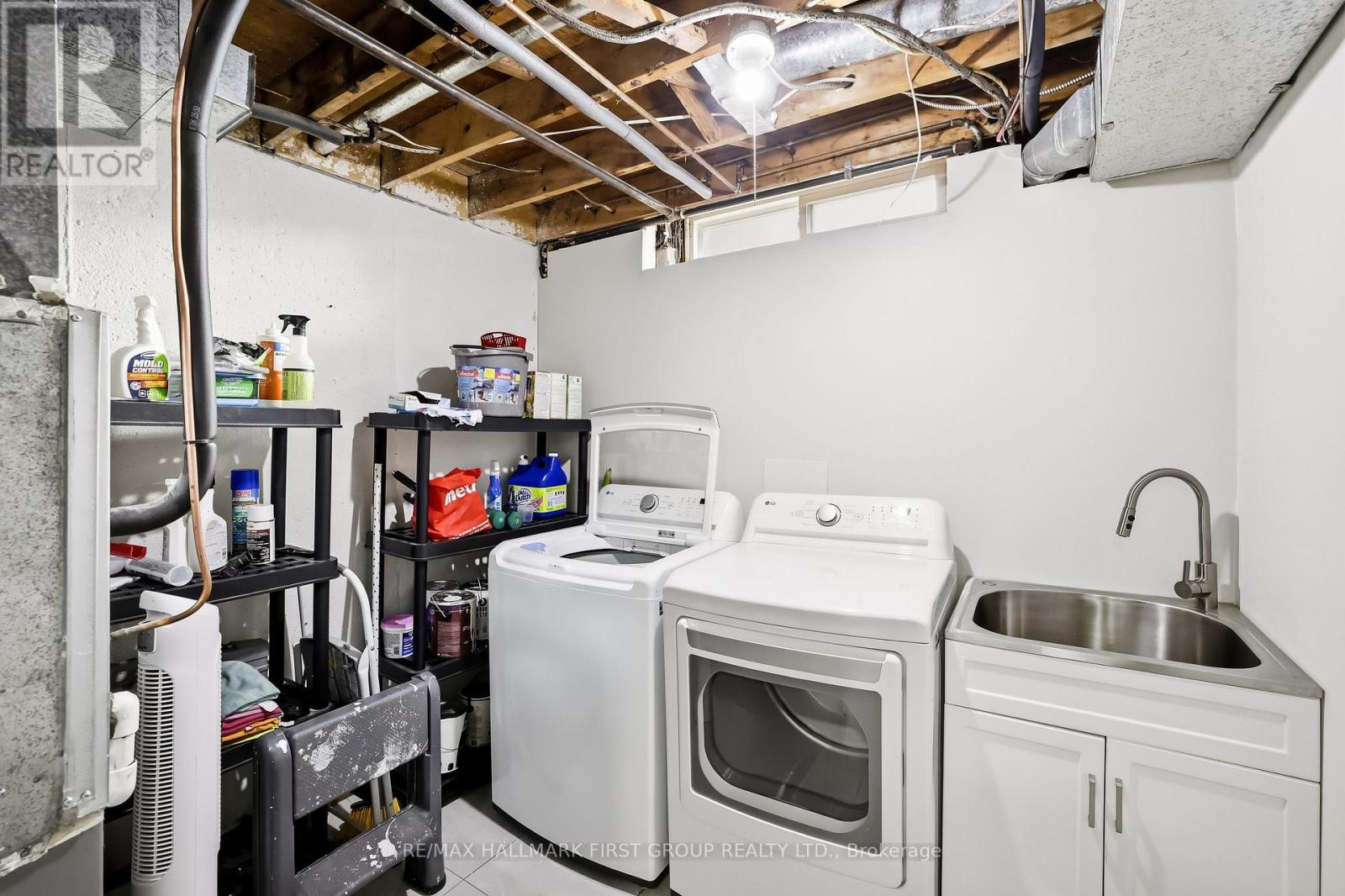 #3 1331 MARY STREET N - 33