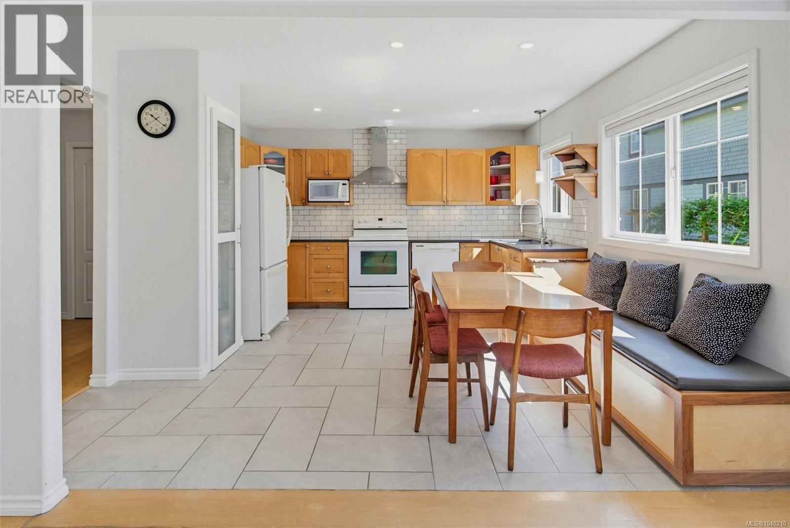  208 Raynor Avenue, Victoria