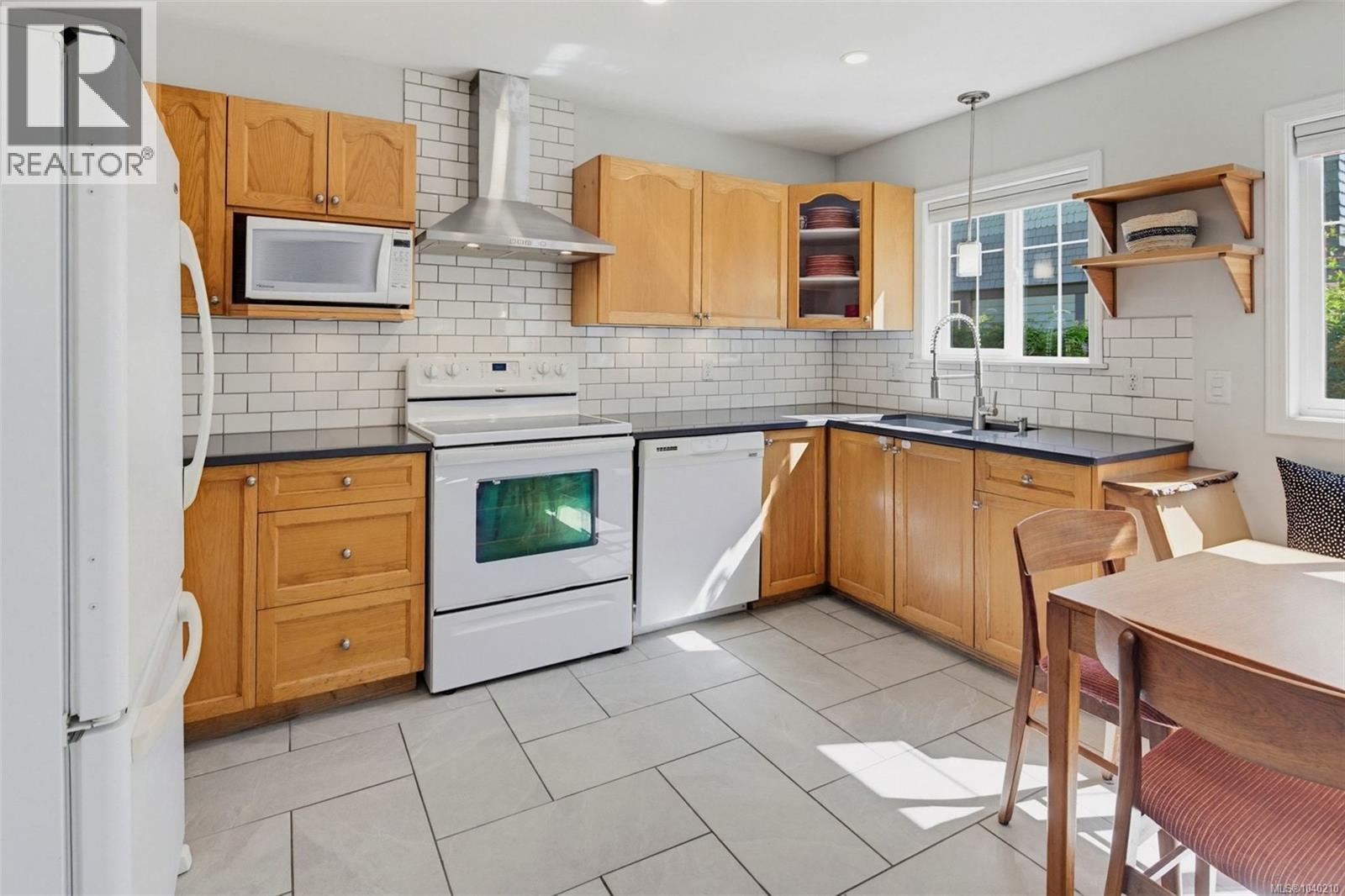  208 Raynor Avenue, Victoria