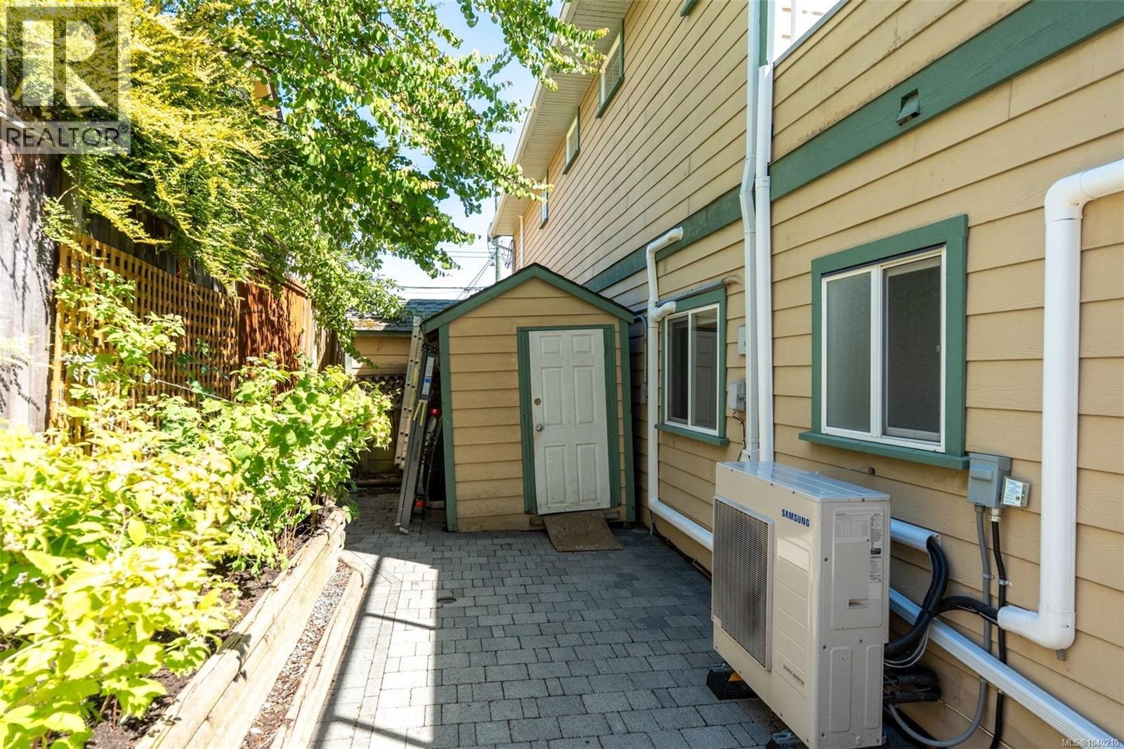  208 Raynor Avenue, Victoria
