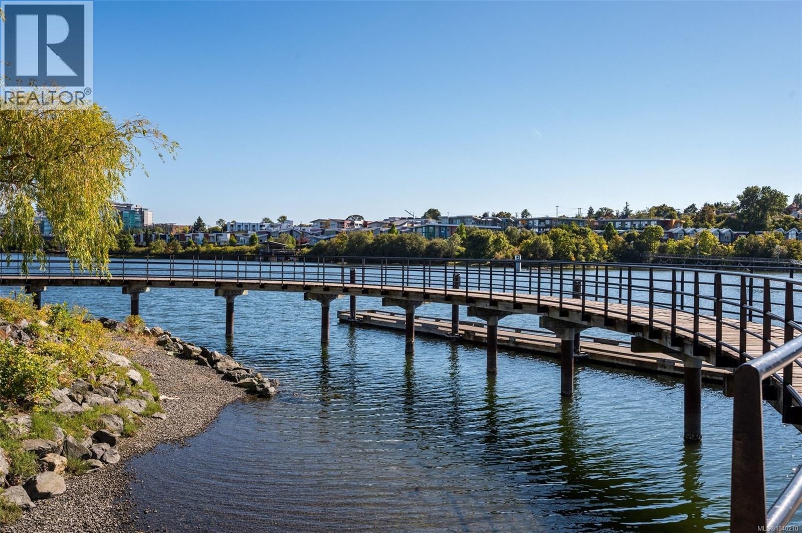  208 Raynor Avenue, Victoria