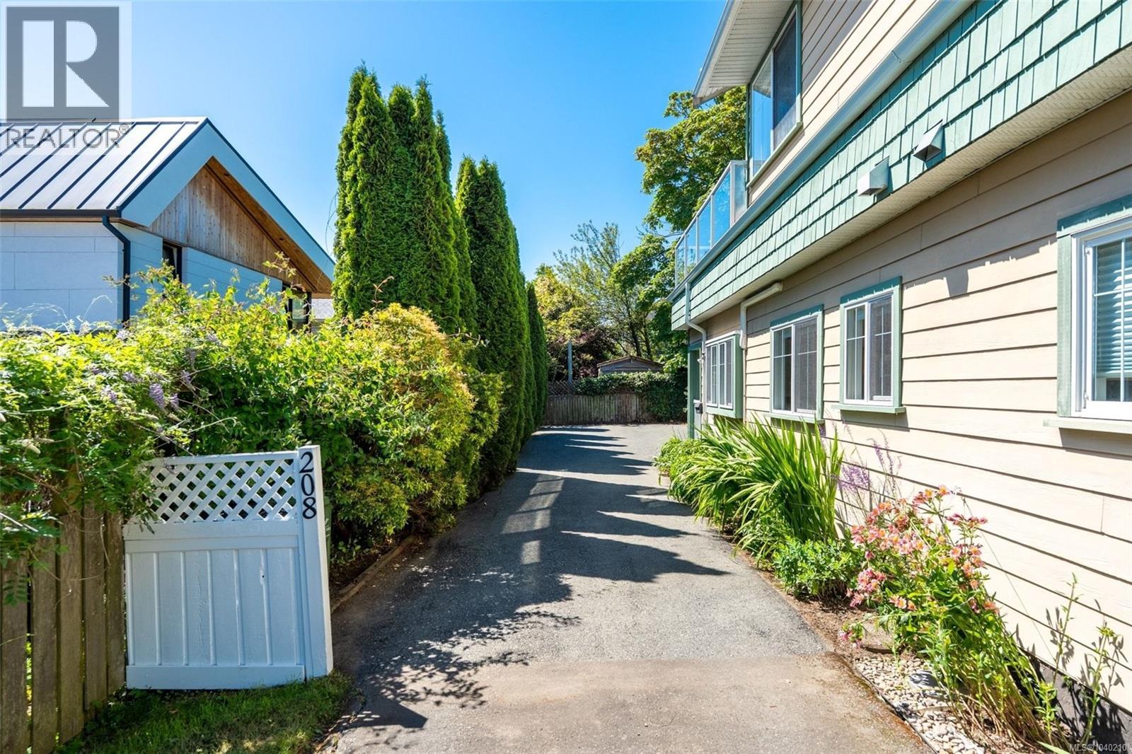  208 Raynor Avenue, Victoria