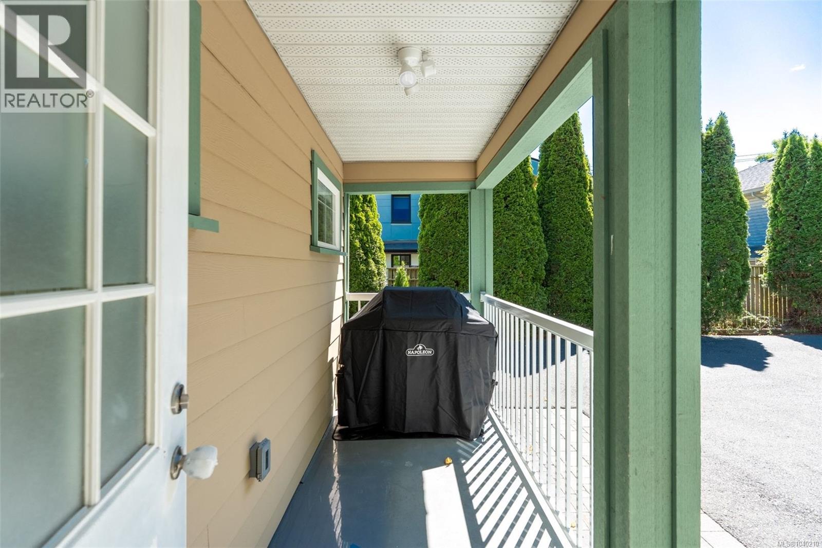  208 Raynor Avenue, Victoria