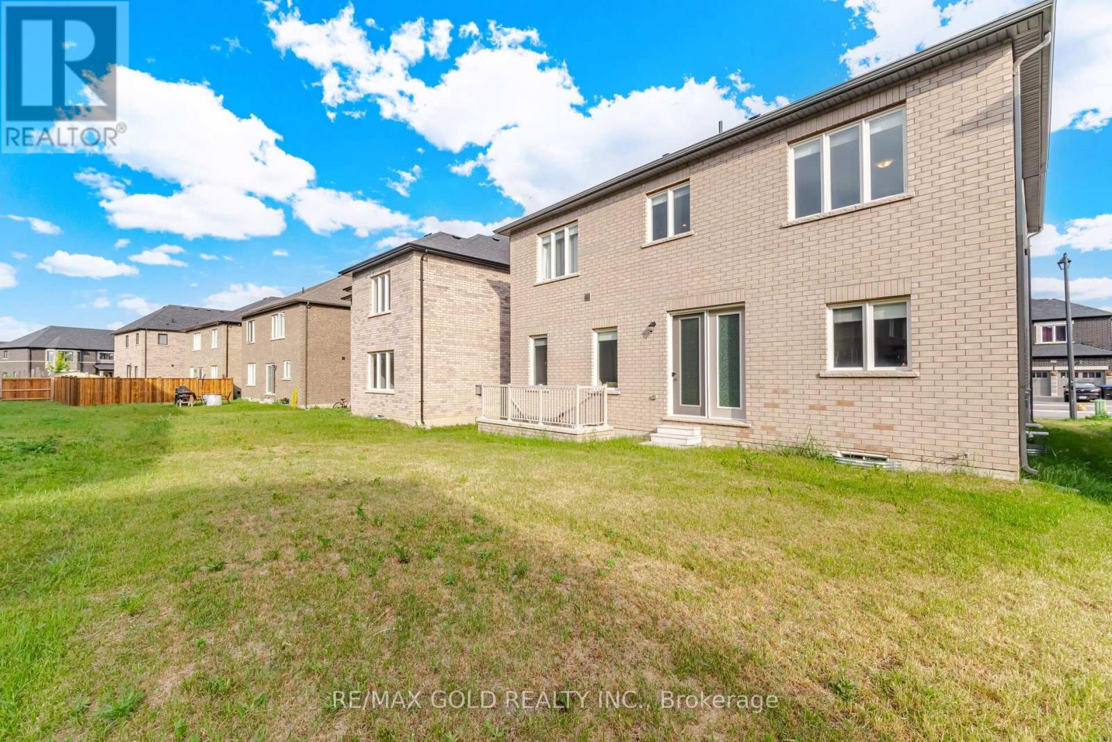 1583 STOVELL CRESCENT - 26
