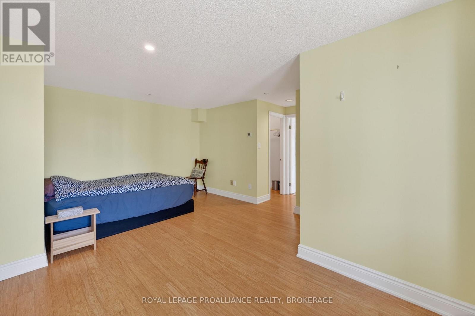 #402 20 GORE STREET - 28