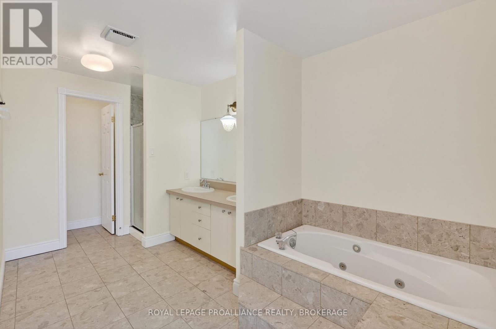 #402 20 GORE STREET - 29