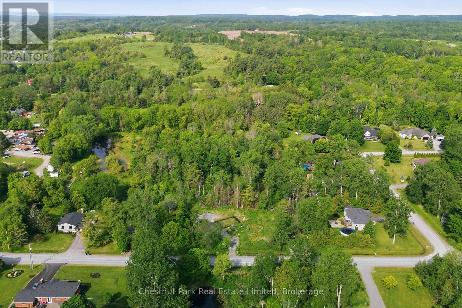 40 Whispering Woods Drive, Quinte West (Murray Ward), Ontario, K8V5P7, Quinte West (Murray Ward), Ontario — photo 4 of 5