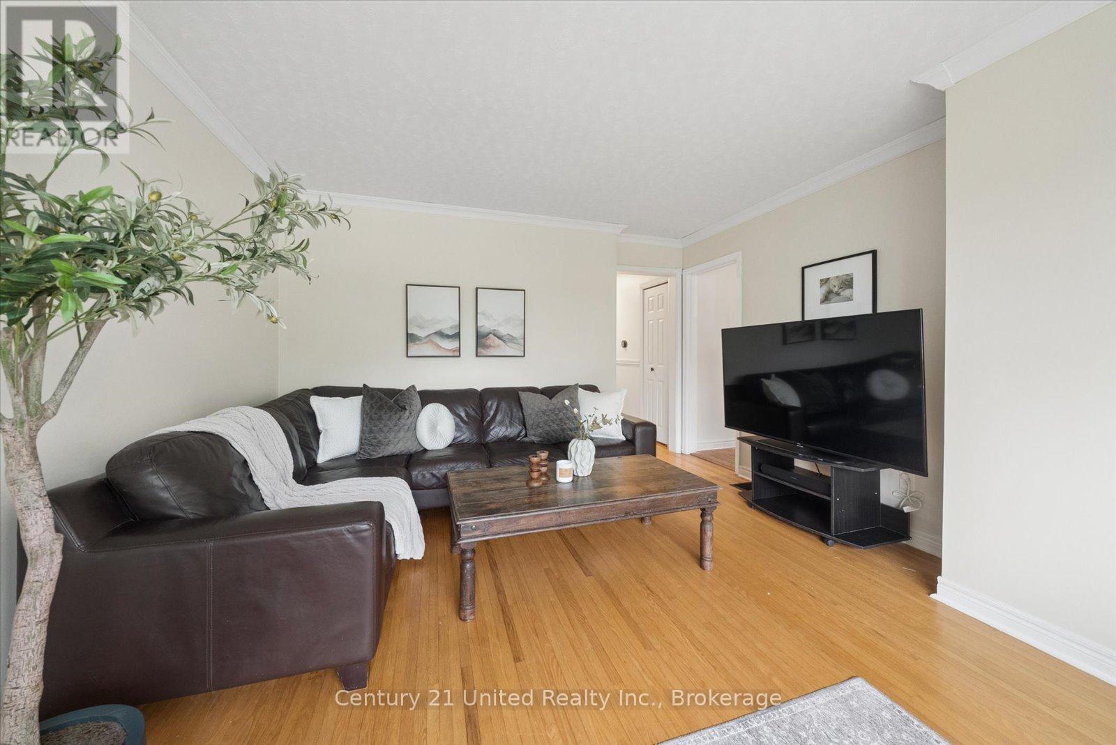 1267 AMUNDSEN AVENUE - 11