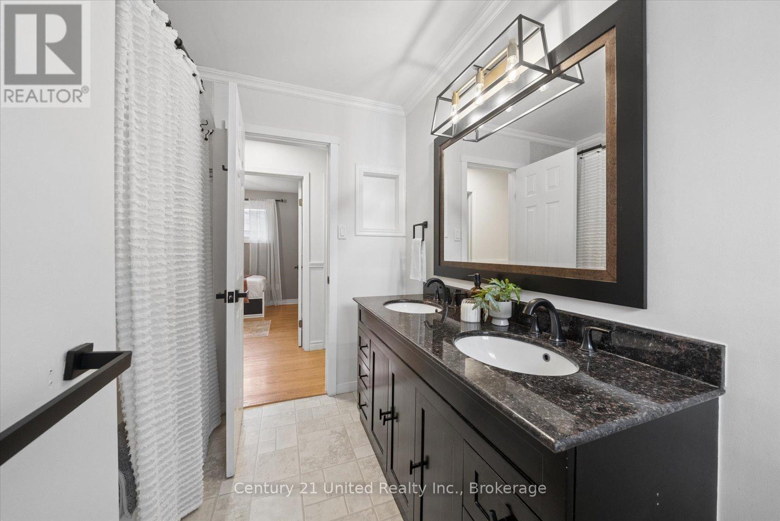 1267 AMUNDSEN AVENUE - 16