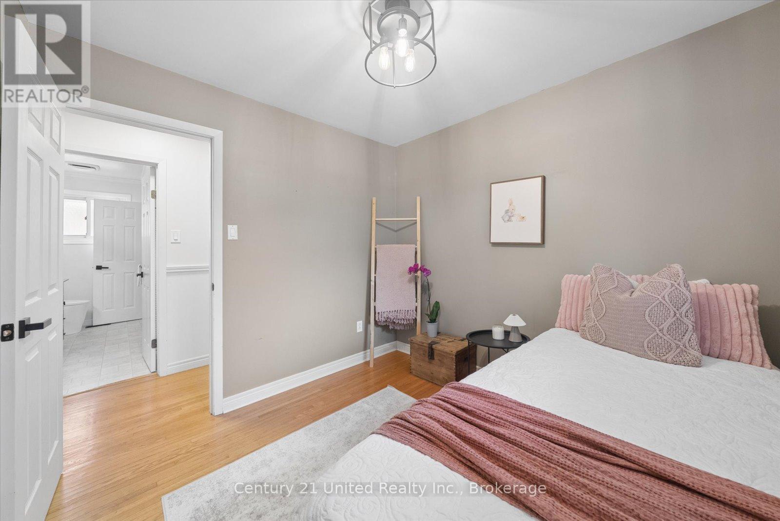 1267 AMUNDSEN AVENUE - 21
