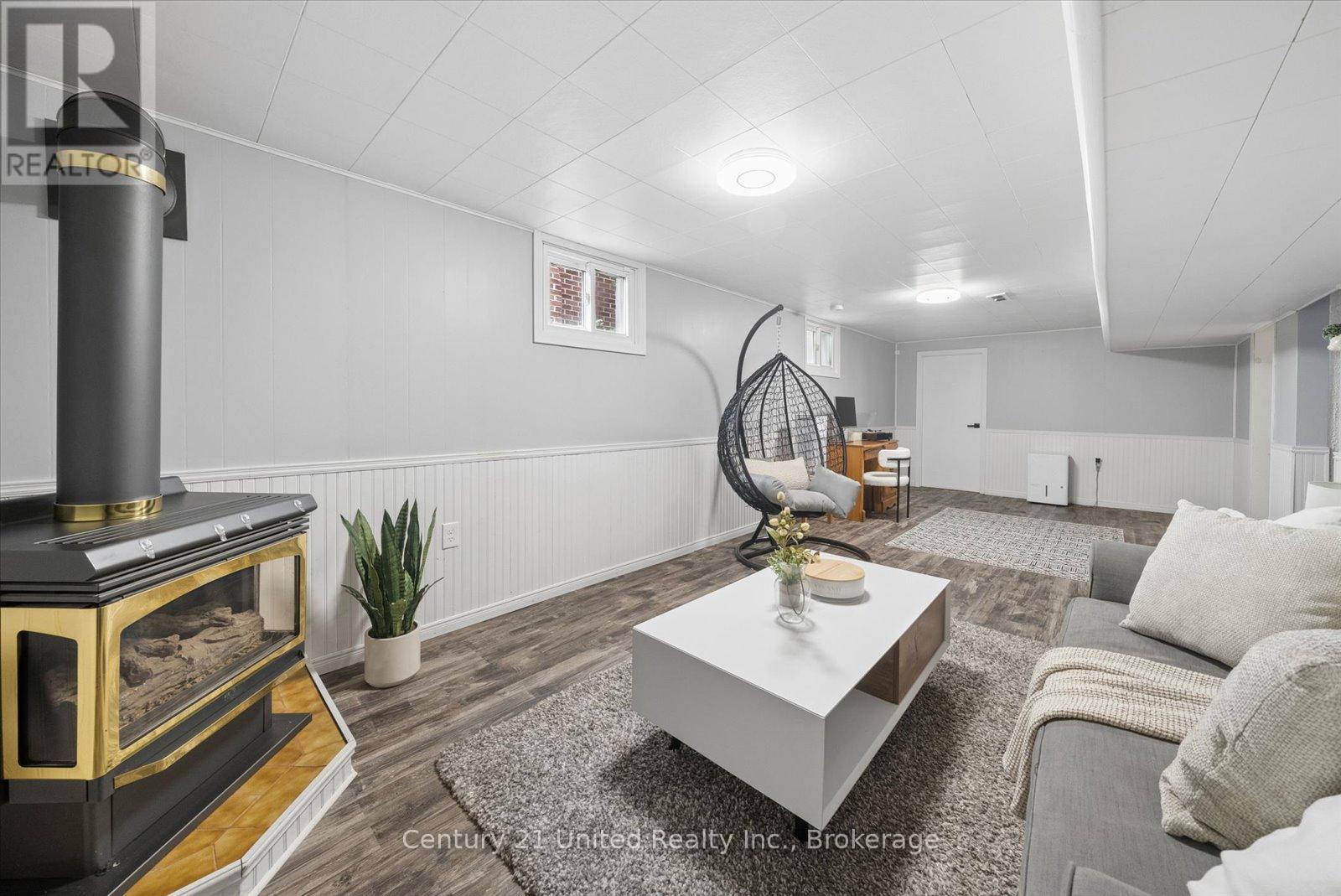 1267 AMUNDSEN AVENUE - 25