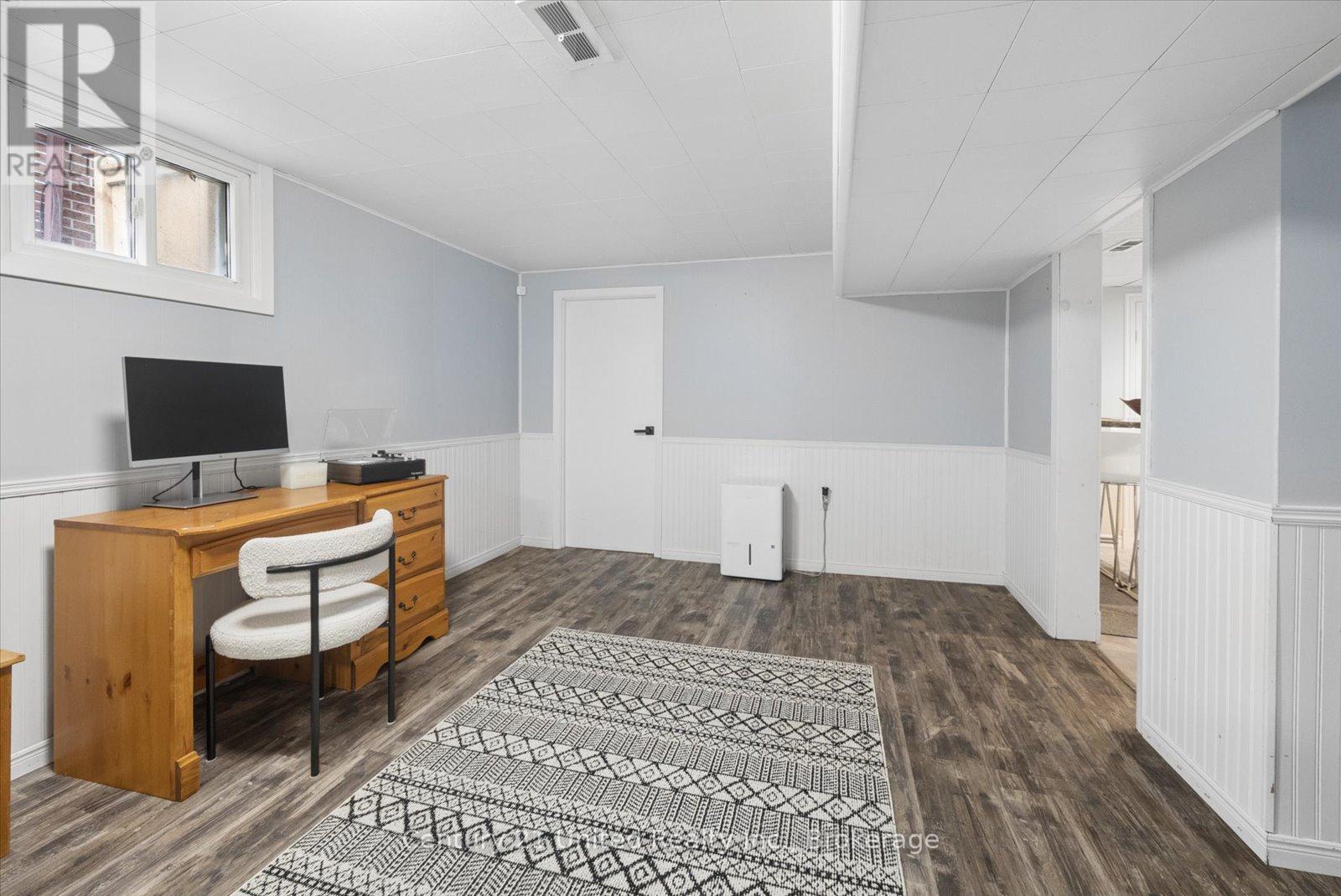 1267 AMUNDSEN AVENUE - 27