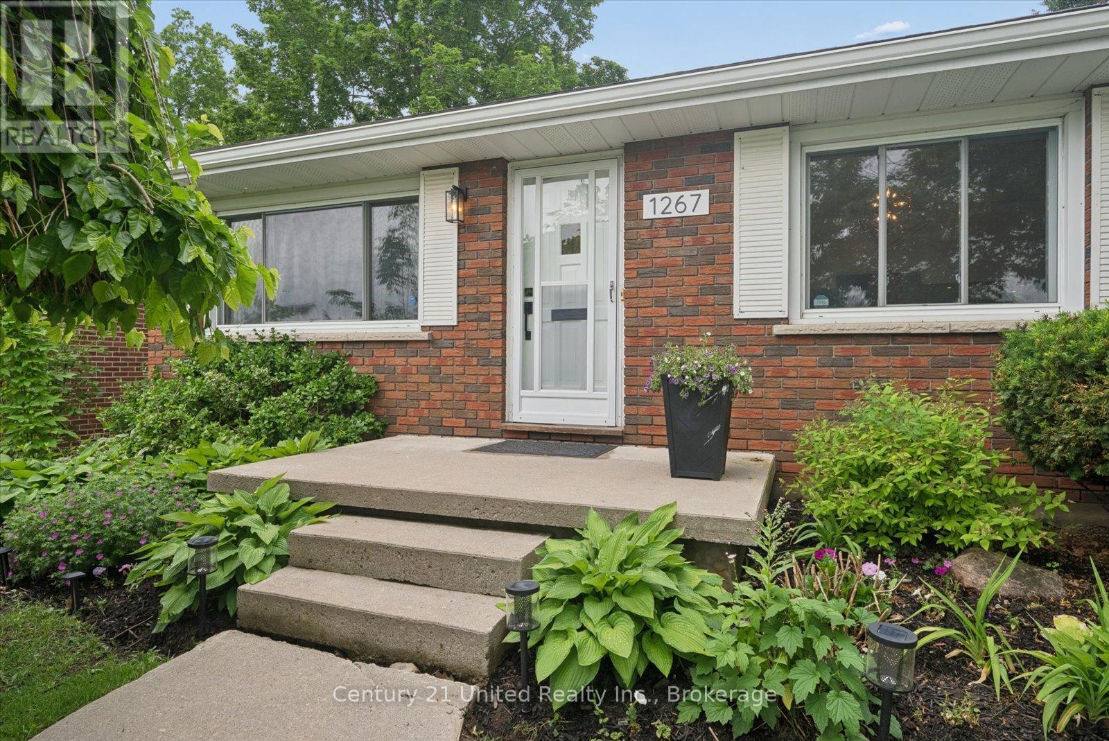 1267 AMUNDSEN AVENUE - 3