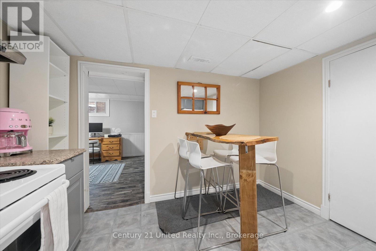 1267 AMUNDSEN AVENUE - 30