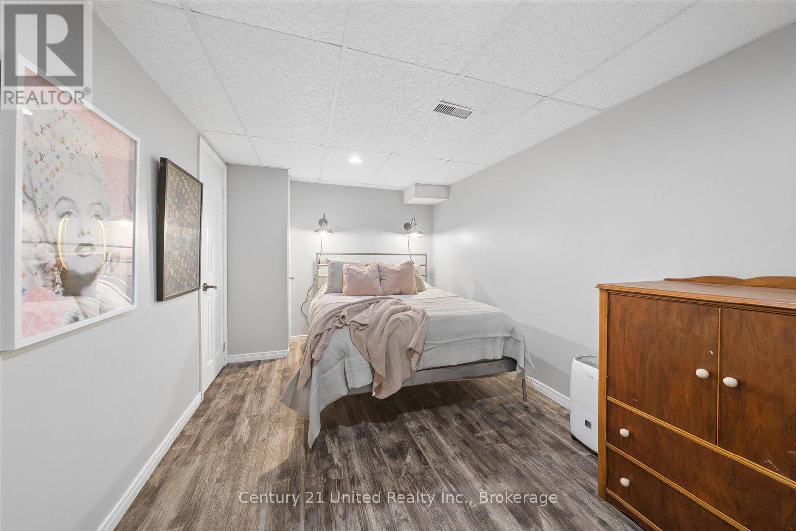 1267 AMUNDSEN AVENUE - 33