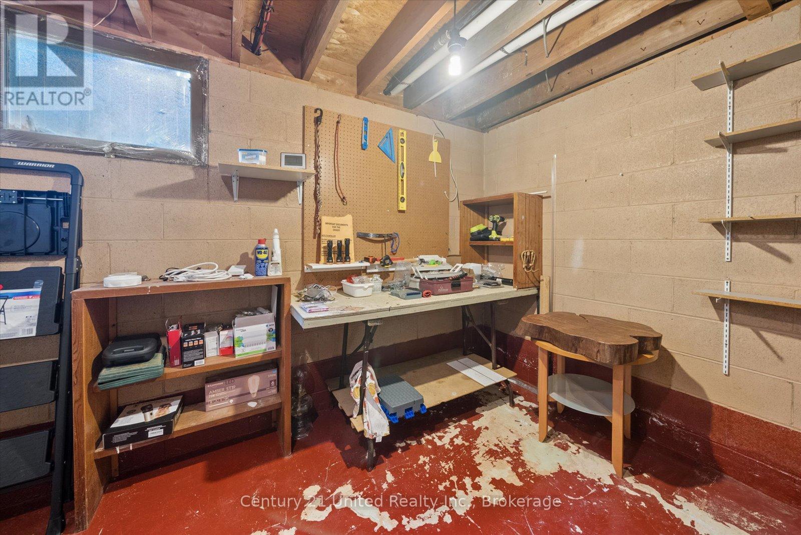 1267 AMUNDSEN AVENUE - 35