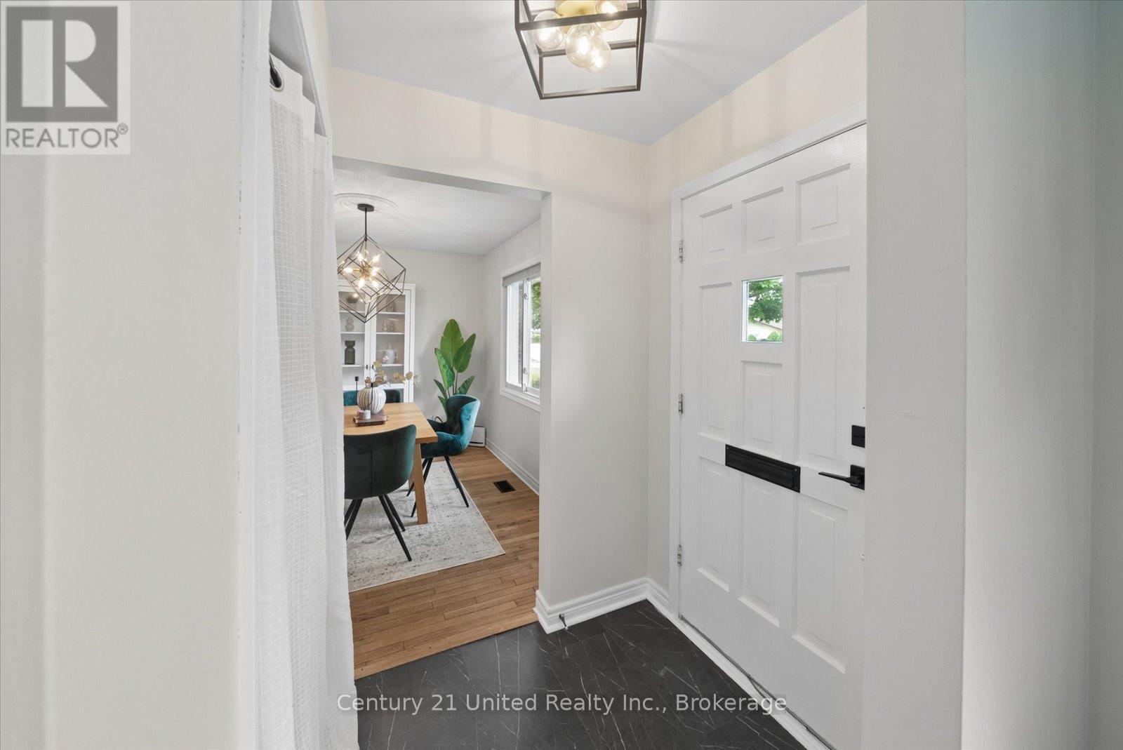1267 AMUNDSEN AVENUE - 4