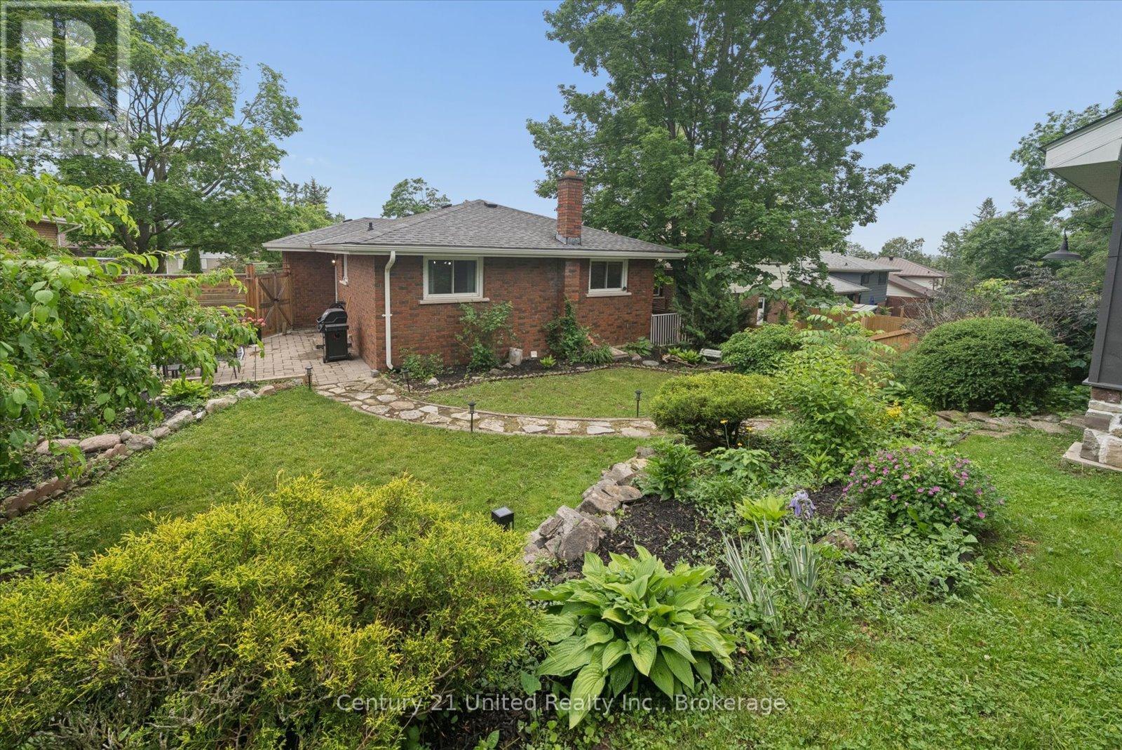 1267 AMUNDSEN AVENUE - 40