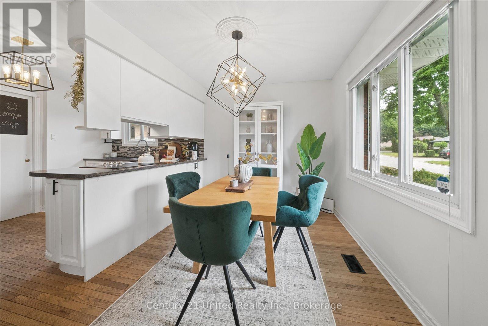 1267 AMUNDSEN AVENUE - 6