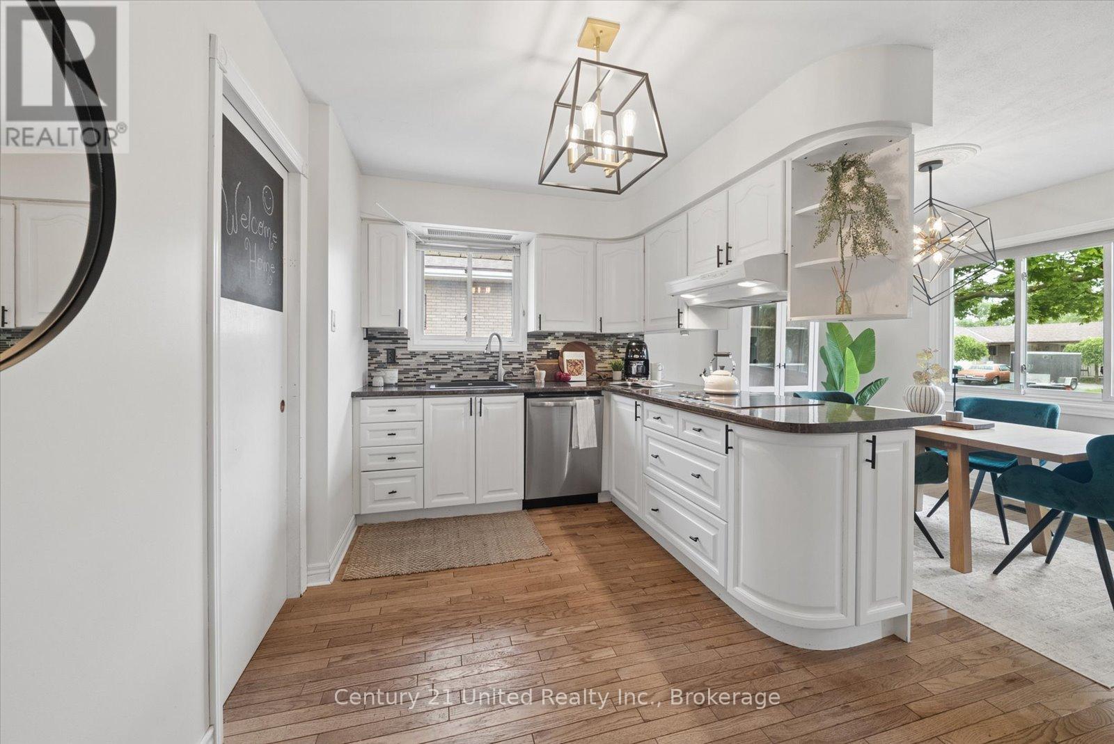1267 AMUNDSEN AVENUE - 7