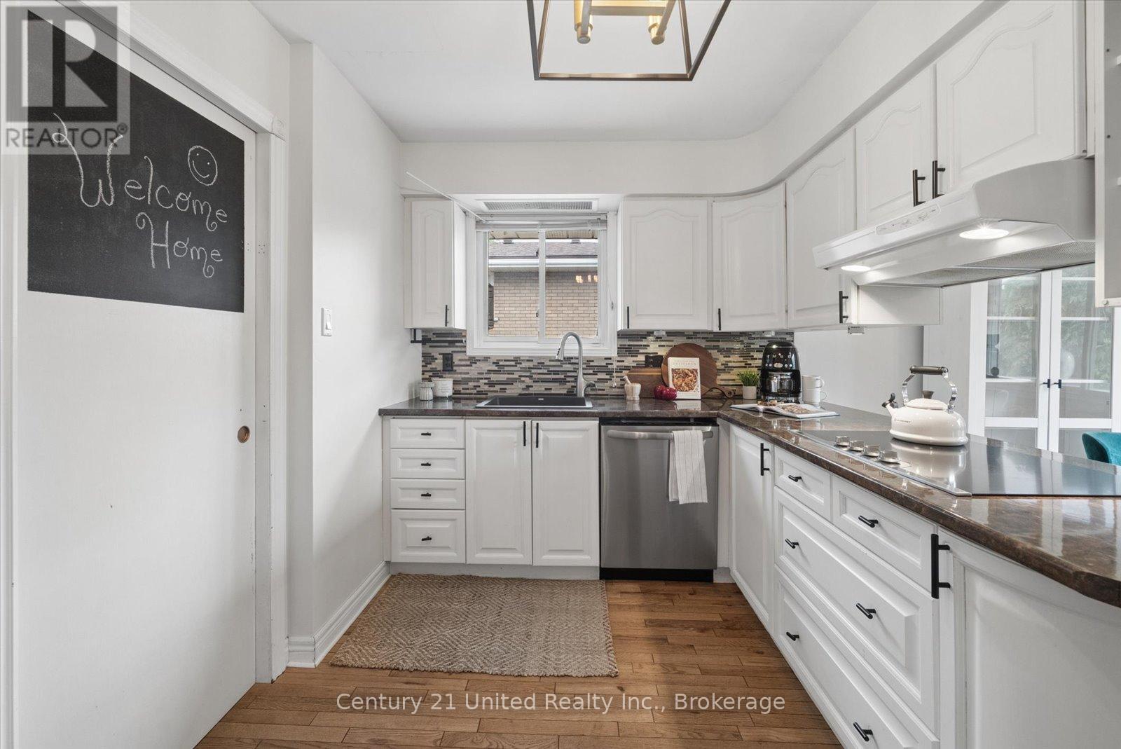 1267 AMUNDSEN AVENUE - 8