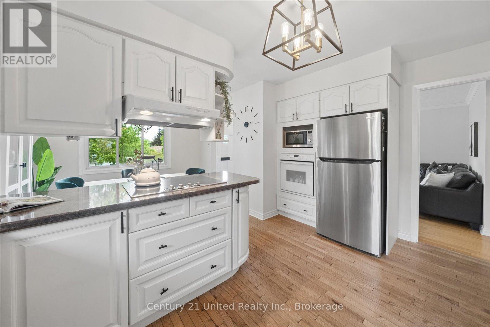 1267 AMUNDSEN AVENUE - 9