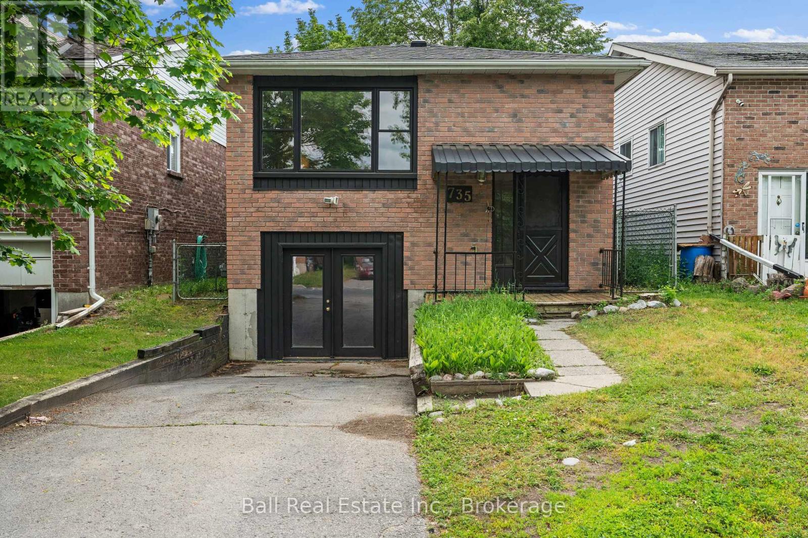 735 MOUNTAIN ASH ROAD - 2
