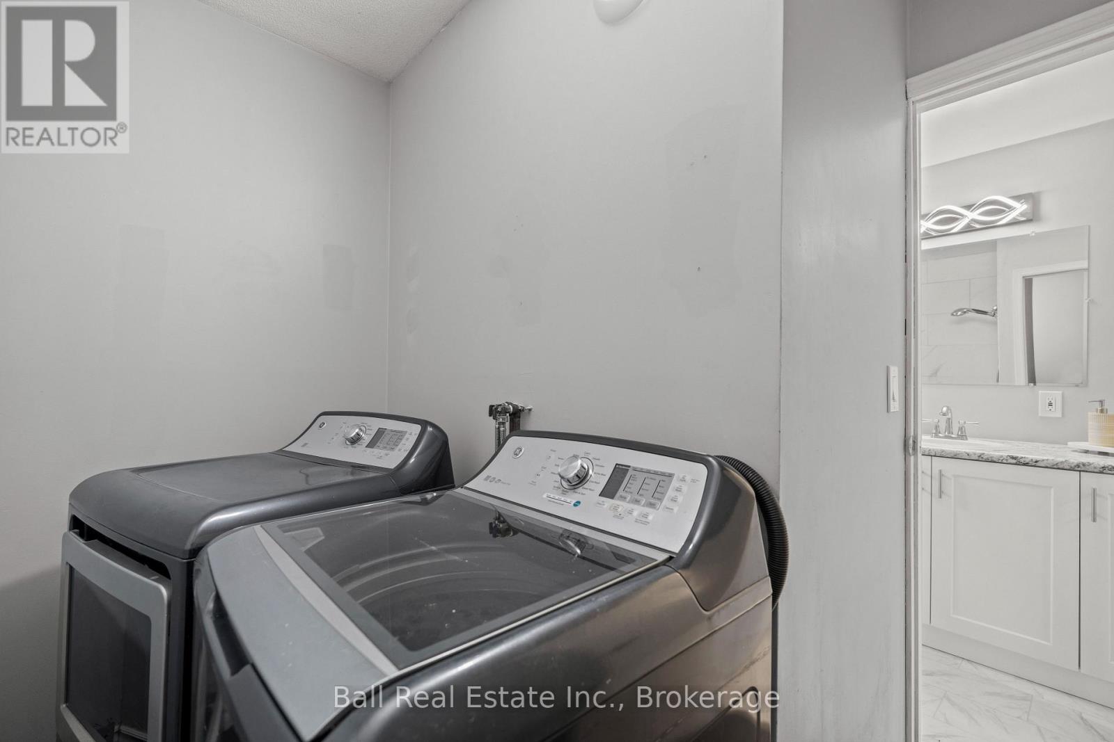 735 MOUNTAIN ASH ROAD - Image 21