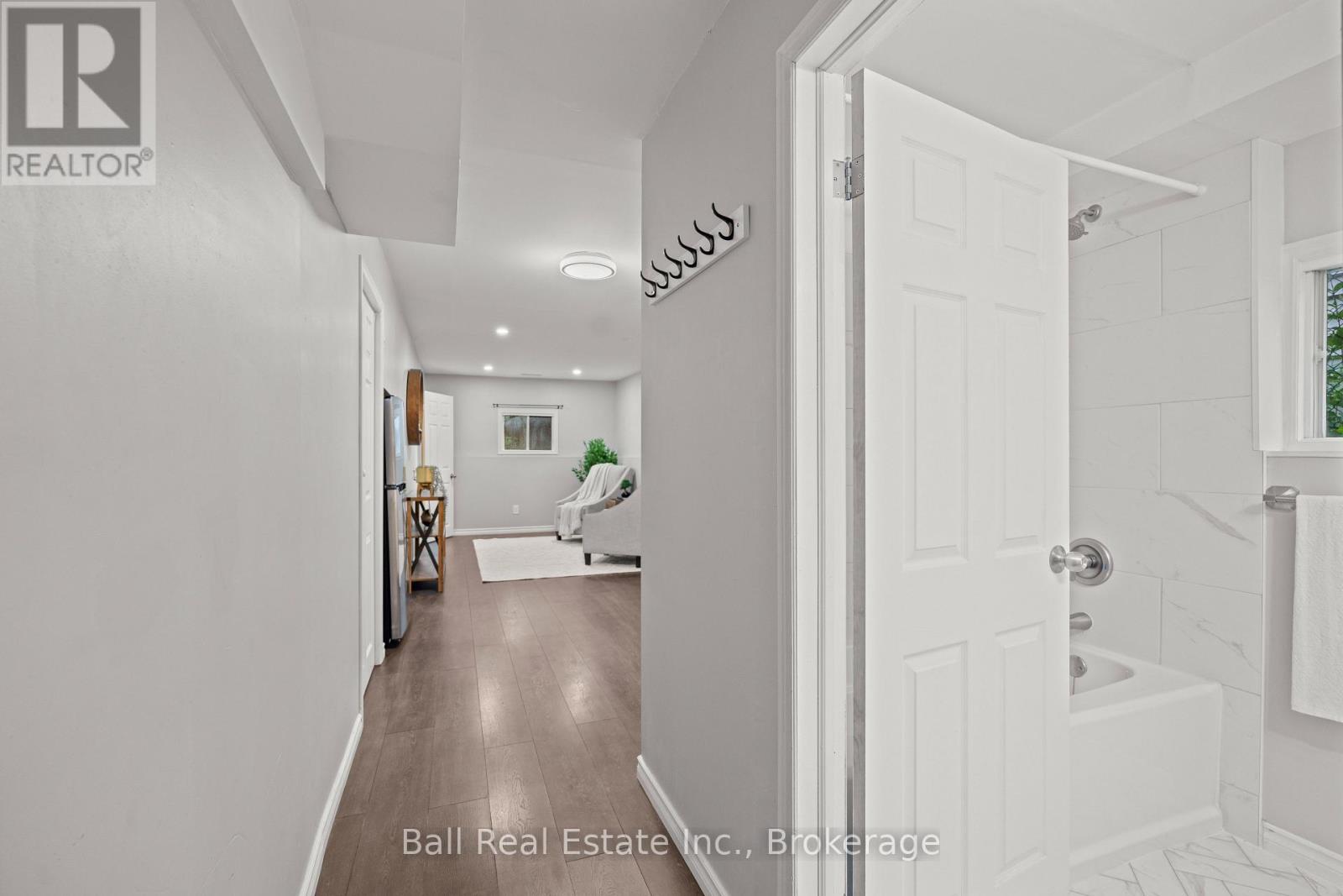 735 MOUNTAIN ASH ROAD - Image 24