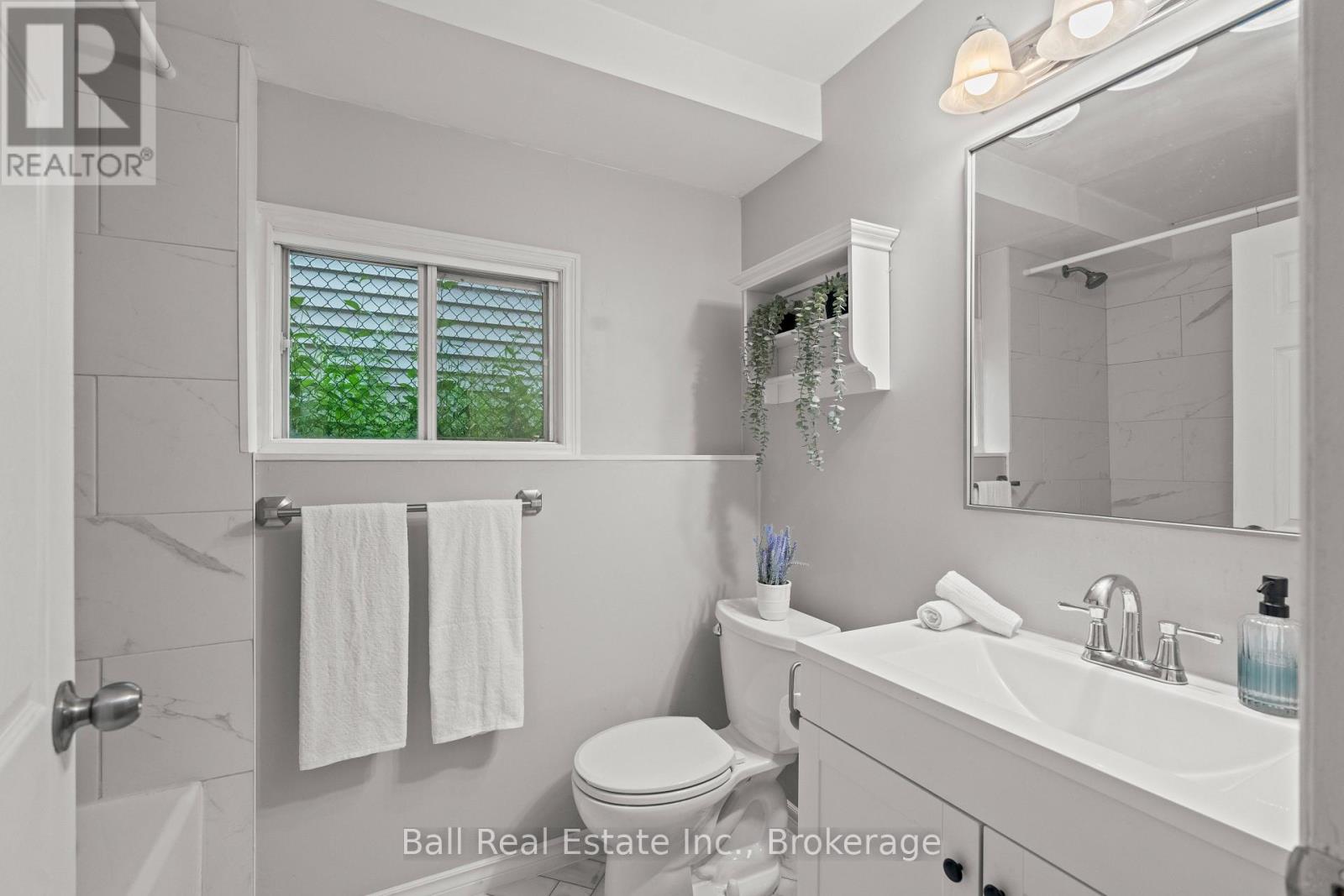 735 MOUNTAIN ASH ROAD - Image 25