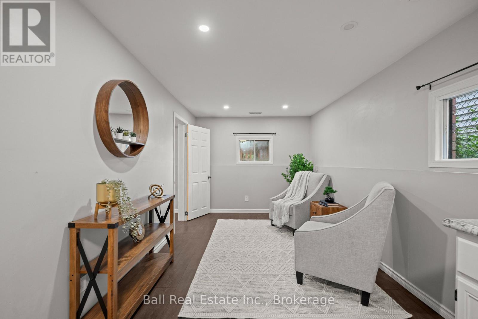 735 MOUNTAIN ASH ROAD - Image 30