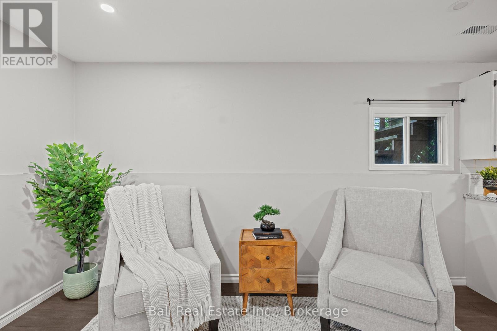 735 MOUNTAIN ASH ROAD - Image 32