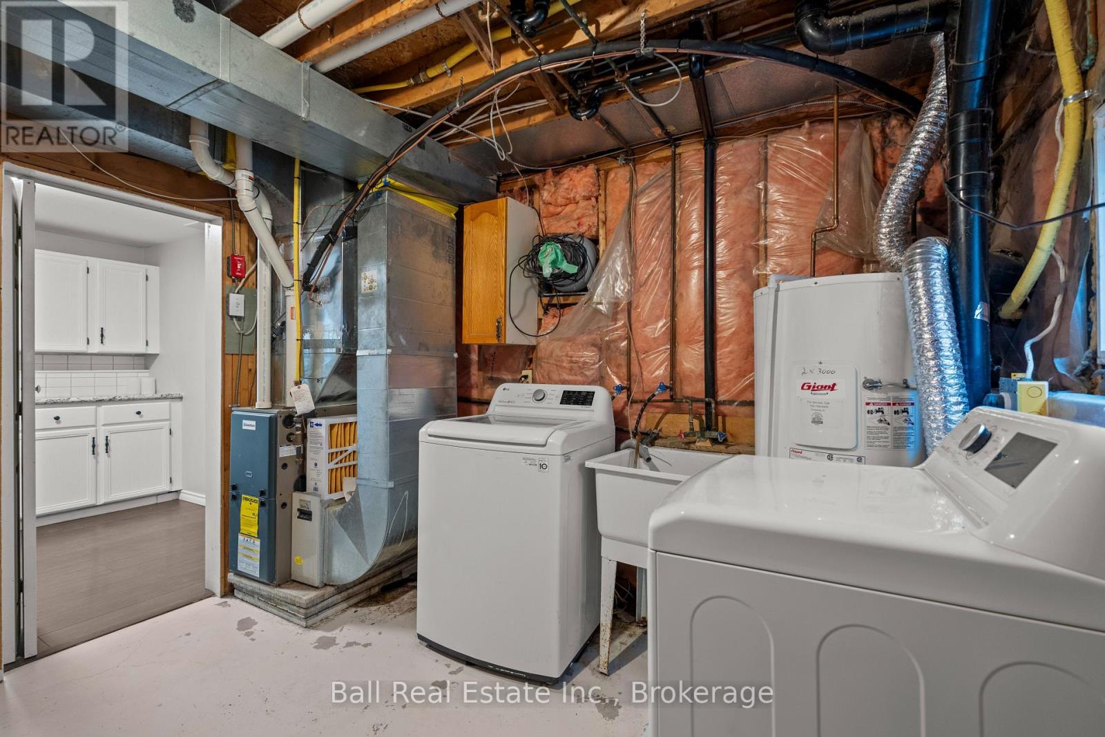 735 MOUNTAIN ASH ROAD - Image 37