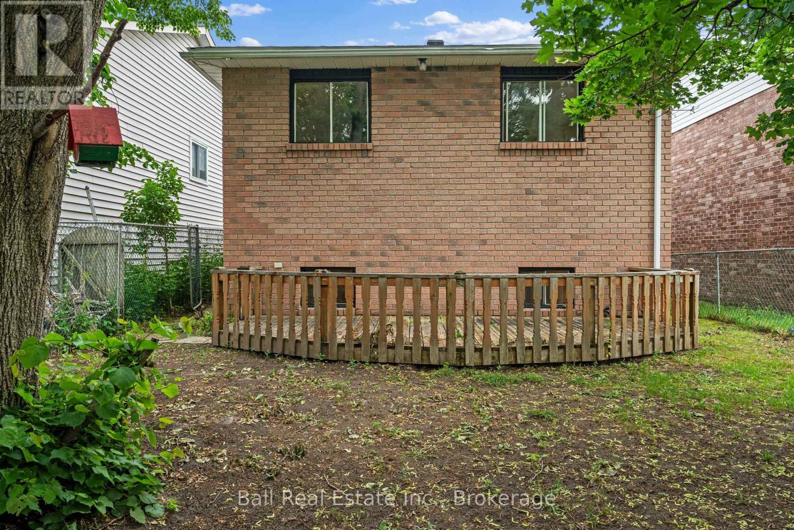 735 MOUNTAIN ASH ROAD - Image 39