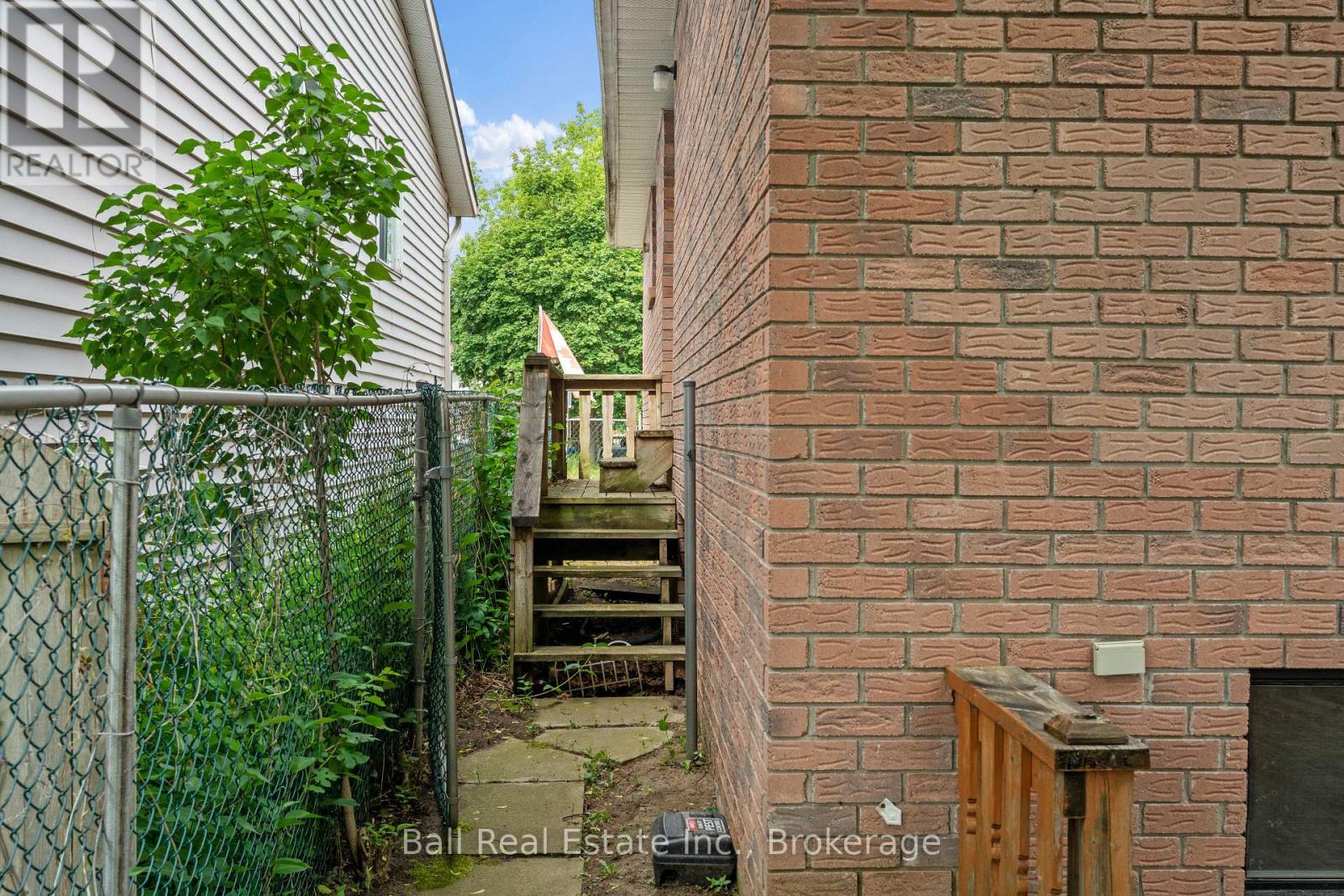 735 MOUNTAIN ASH ROAD - Image 43