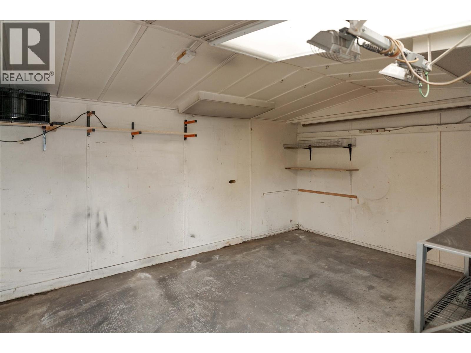 702 Hollydell Road - 24