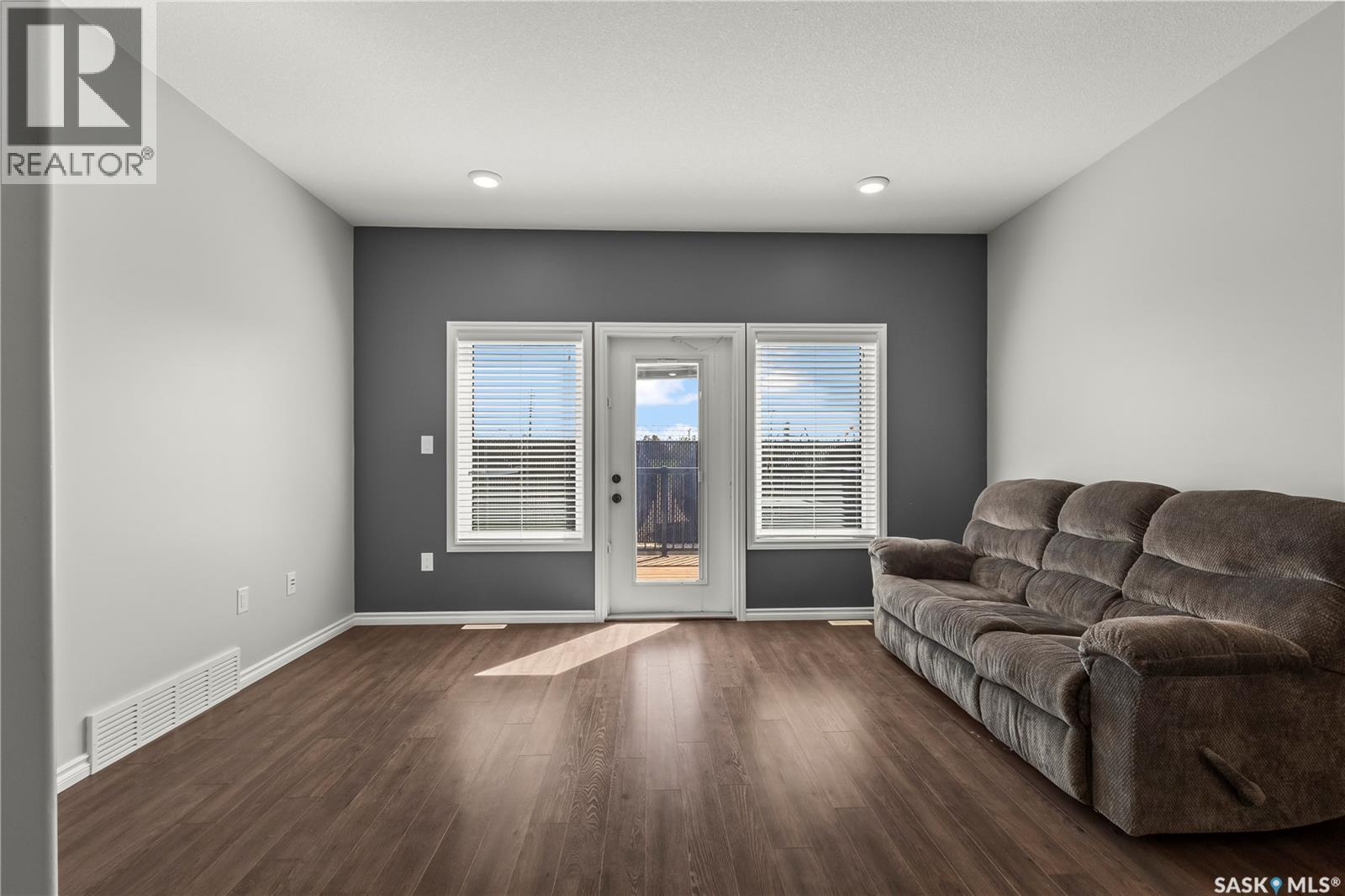 #20 550 Southwood DRIVE - 14