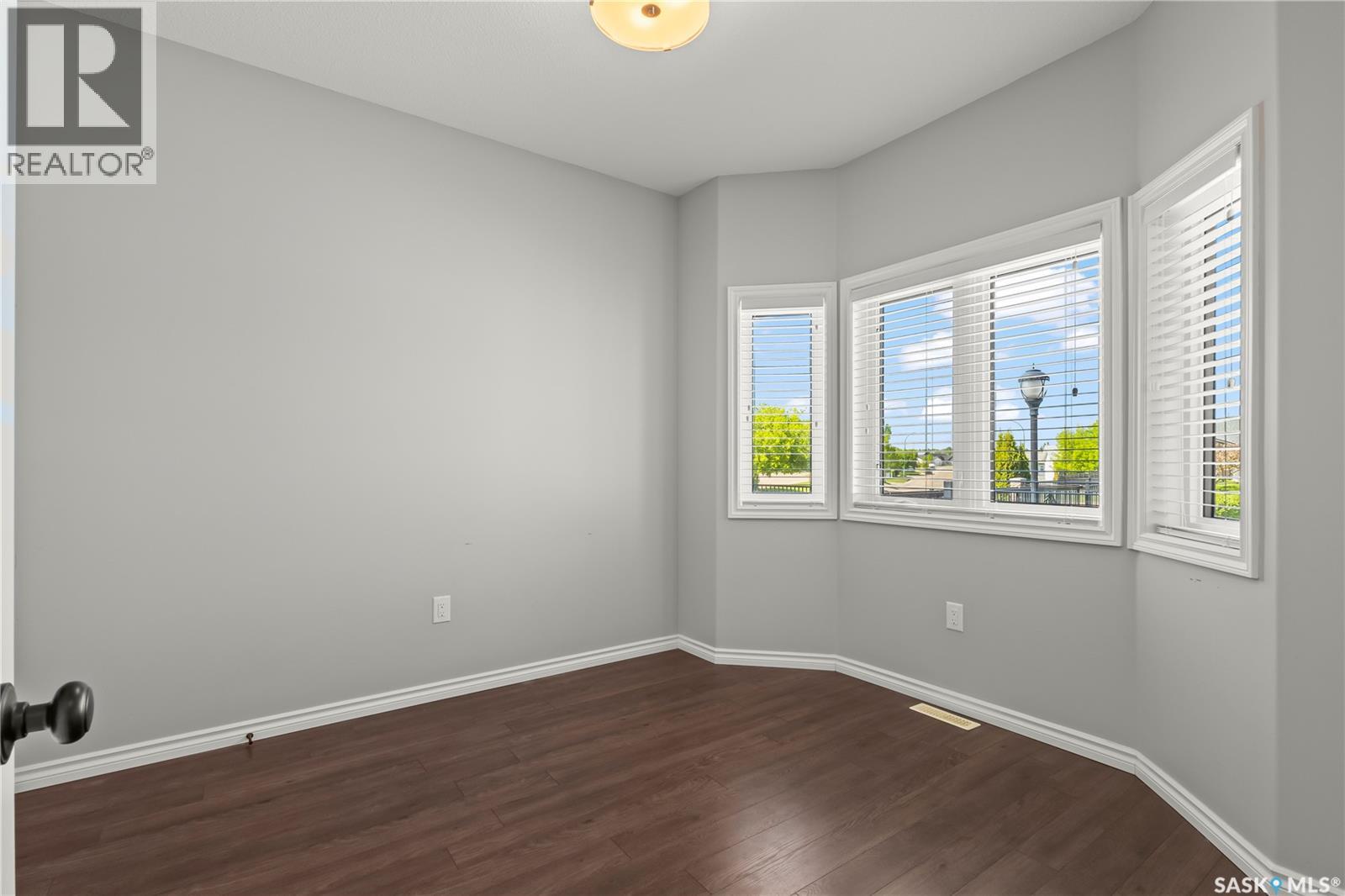 #20 550 Southwood DRIVE - 19