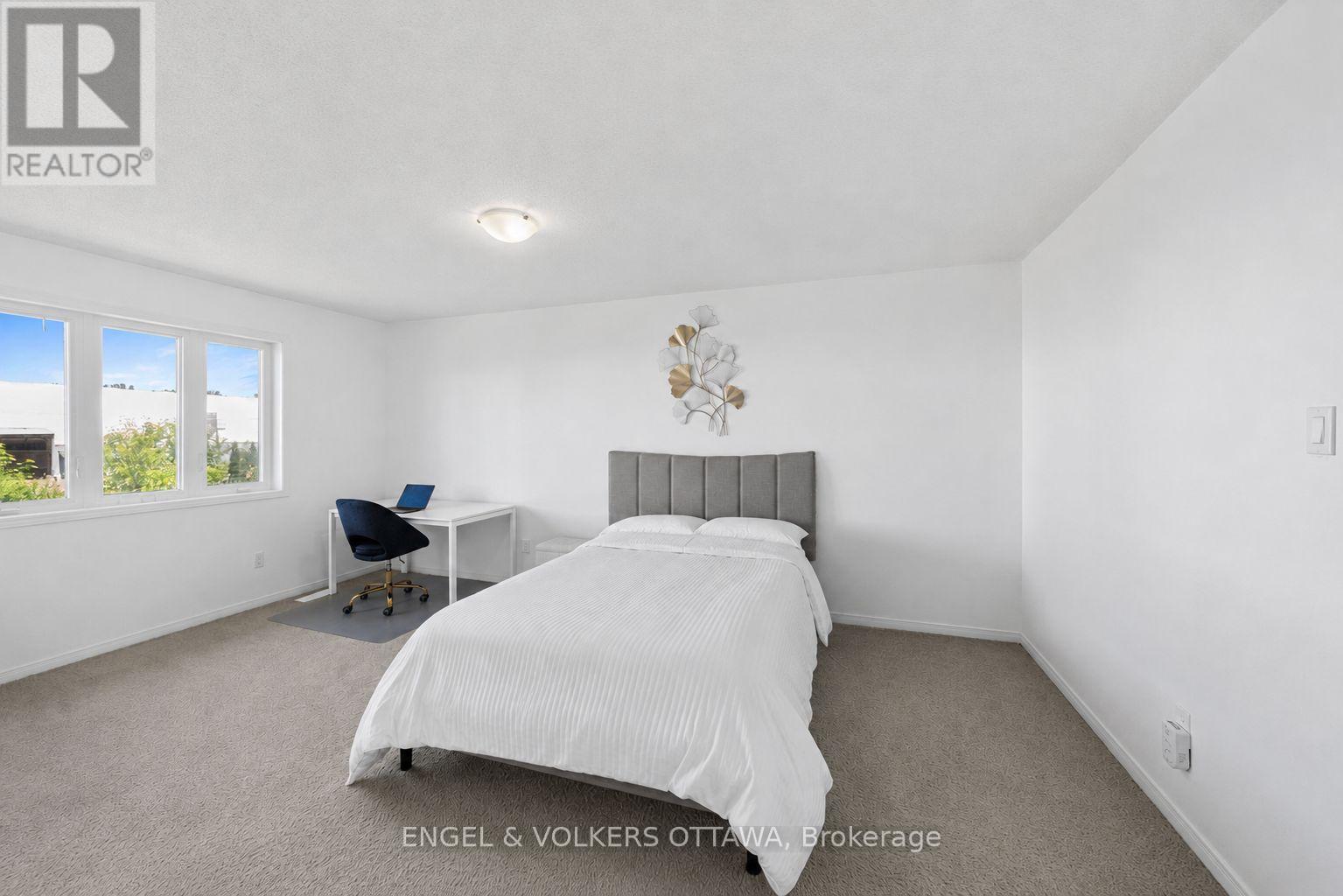 212 MACOUN CIRCLE — photo 13 of 25
