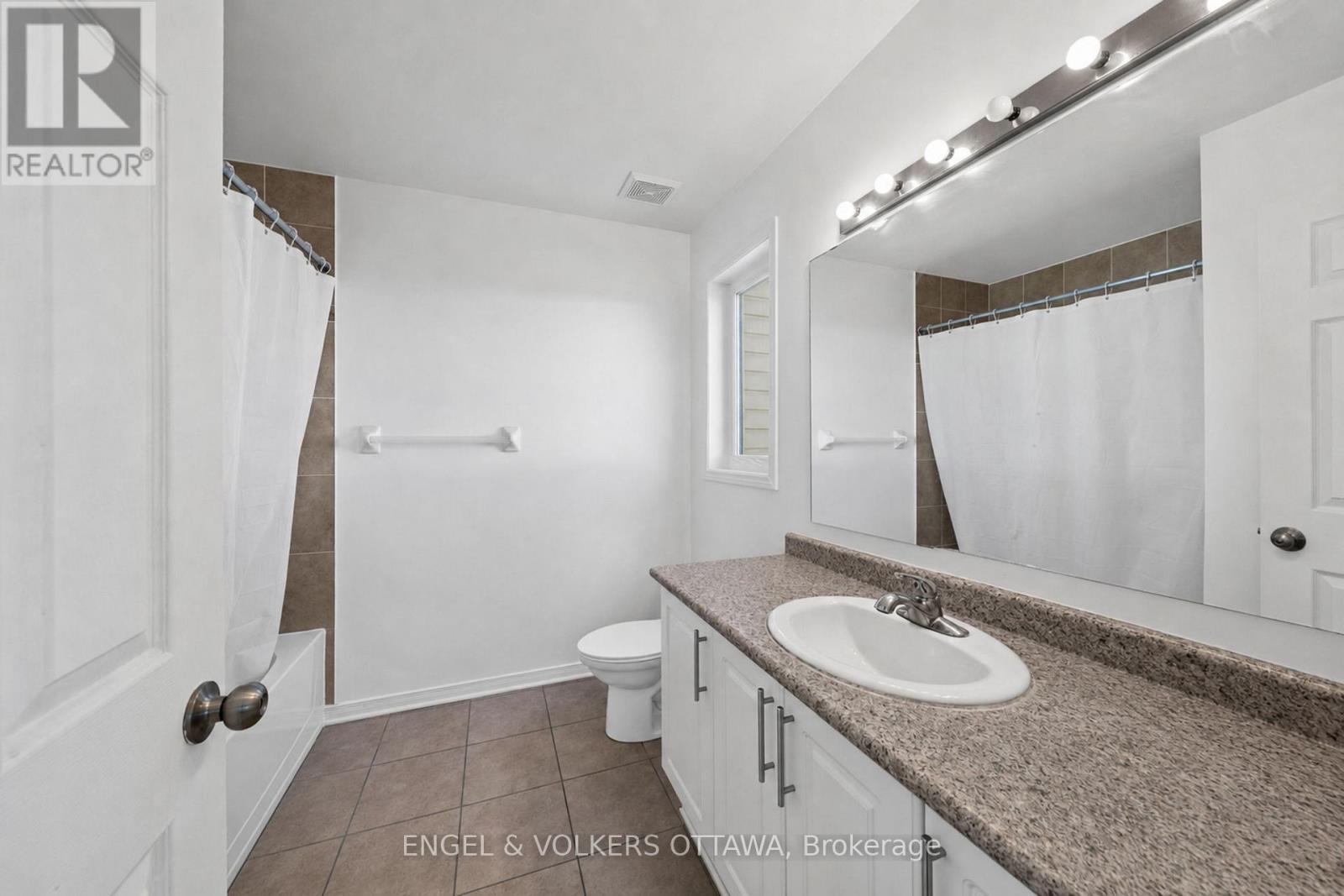 212 MACOUN CIRCLE — photo 16 of 25